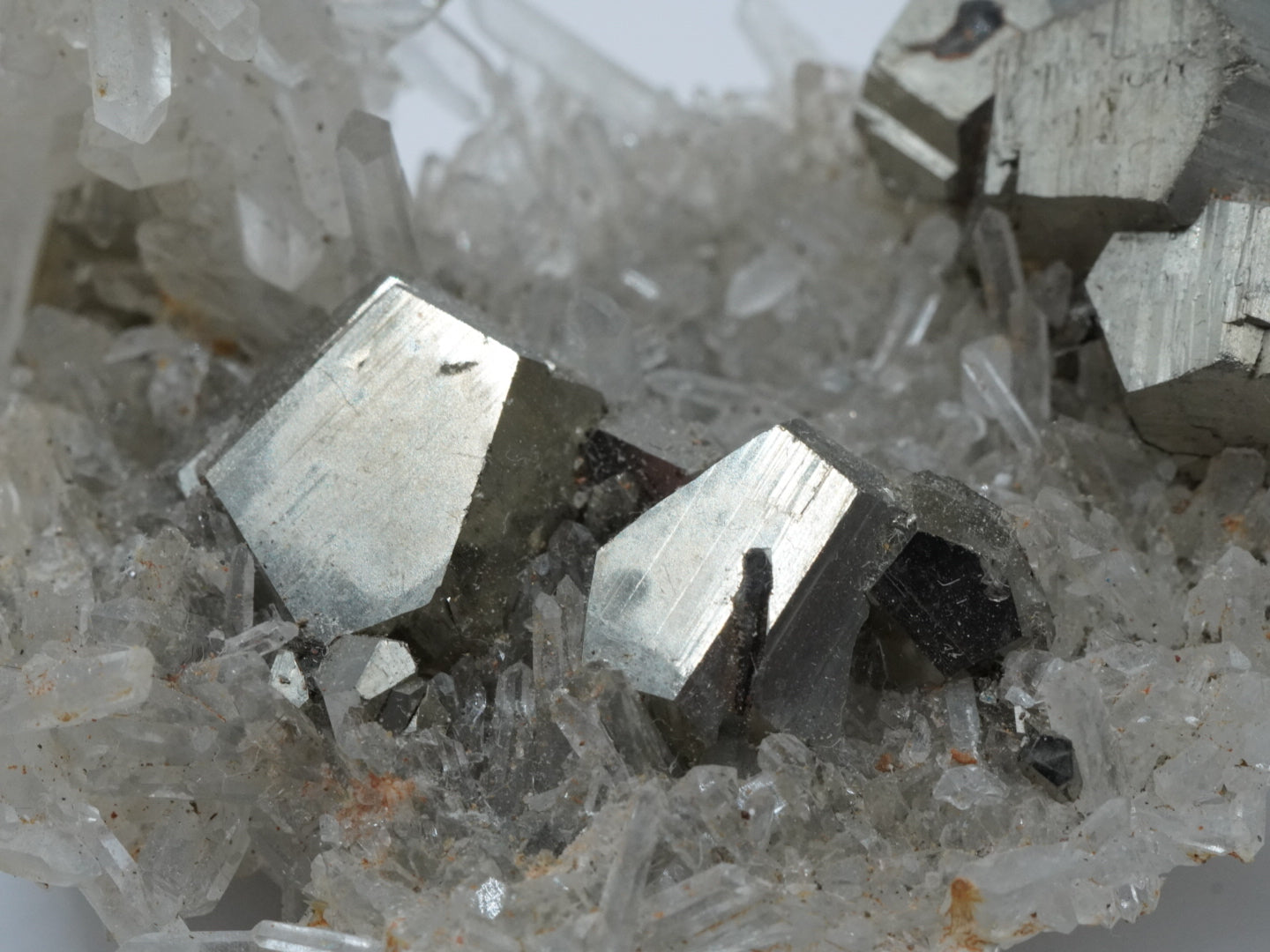 Bergkristall mit Pyrit Rohstein